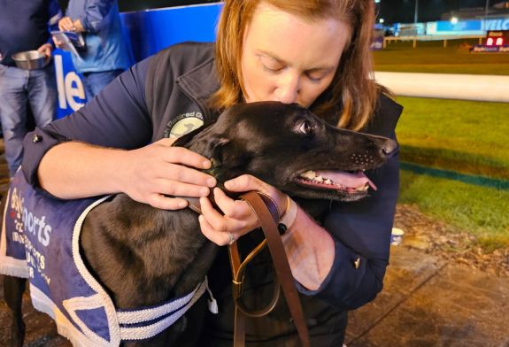 Pthe picture shows poud winning trainer kisses her 2023 BoyleSports Irish Greyhound Derby champion Born Warrior at Shelbourne Park